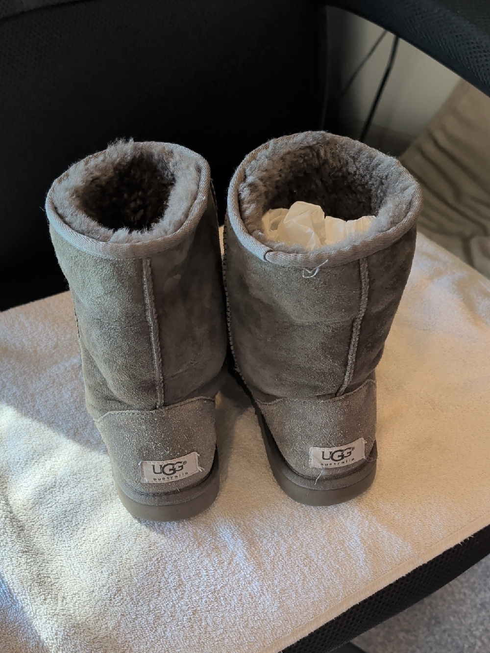 UGG Short Shearling Boots - Gray